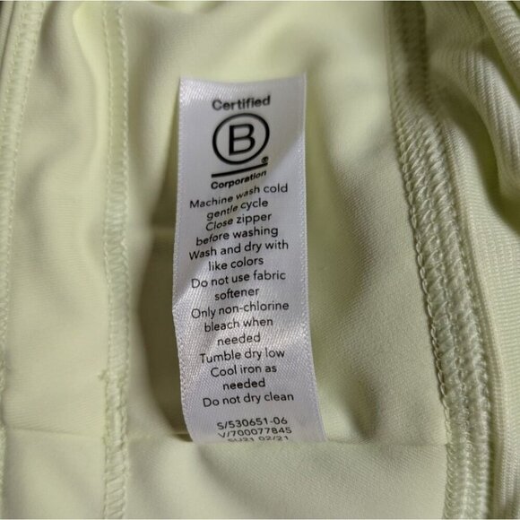 Athleta Run With It 3.5" Shorts Featherweight Stretch Semi-Fitted Mid-Rise L NWT - Picture 8 of 14